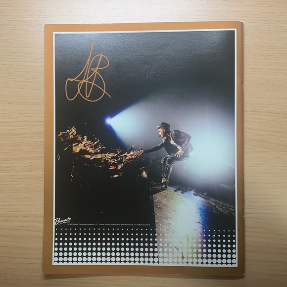 Justin Bieber Tour Booklet - Picture 2 of 2